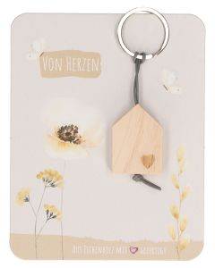 Butzon & Bercker Holz-Schlüsselanhänger Von Herzen 10,5 x 3 cm – aus unbehandeltem Eichenholz mit Herz-Lasergravur, graues Lederband, Lieferung auf Backcard mit inspirierendem Spruch